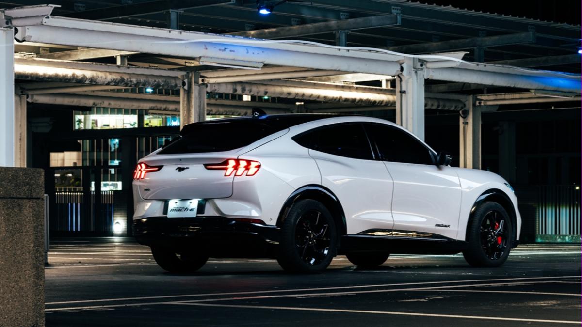 Ford Mustang Mach-E在外觀上保有野馬經典充滿力量感的車身曲線設計。(圖/福特六和提供)