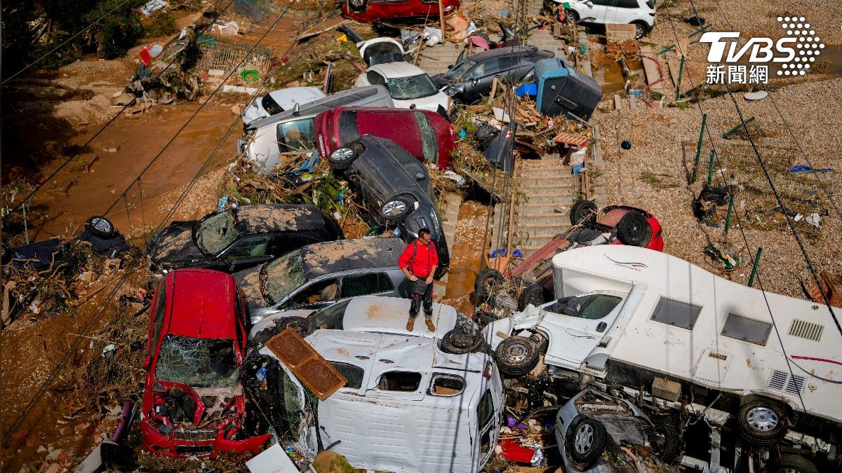西班牙致命洪災220人死亡 數萬人不滿政府救災不力上街示威