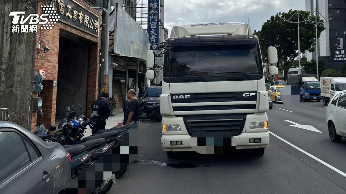 肇事聯結車。(圖/TVBS)