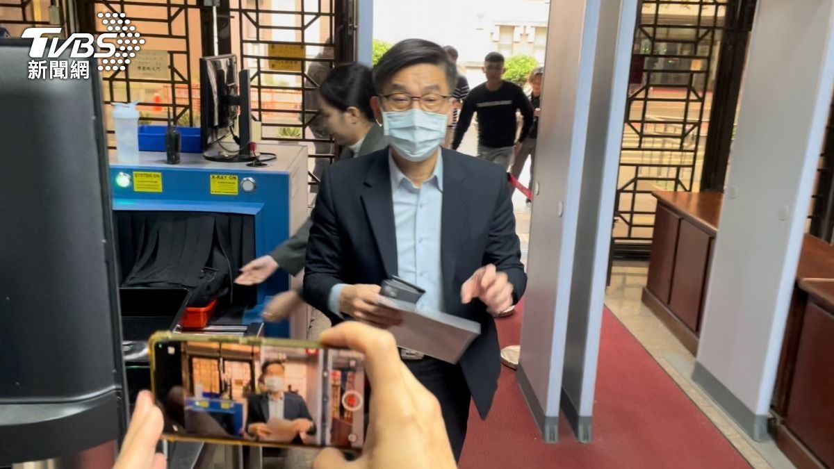立法院內衝突　鍾佳濱撂倒陳菁徽挨告今出庭