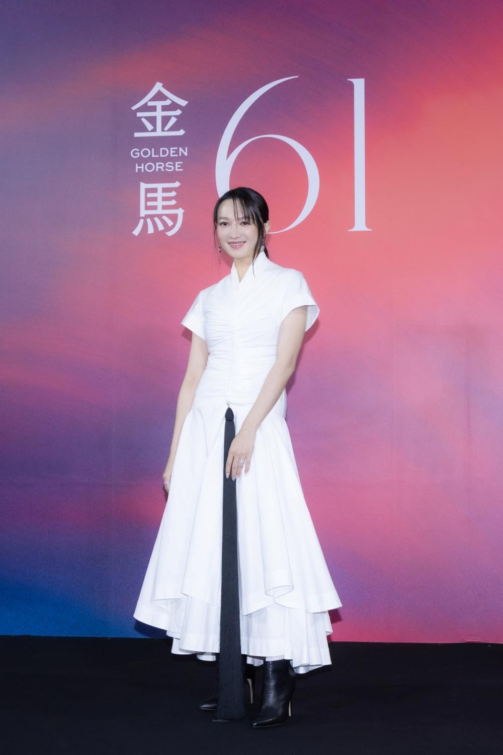 雖然能跟偶像工作，李杏仍保持專業冷靜的態度拍完。（圖／讀者提供）