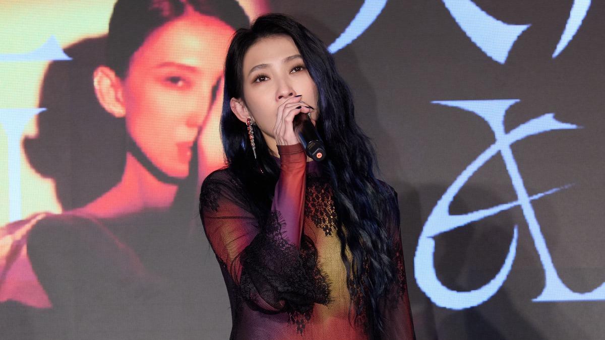 戴佩妮跟江蕙不為人知關係曝光 真正老公竟換人了