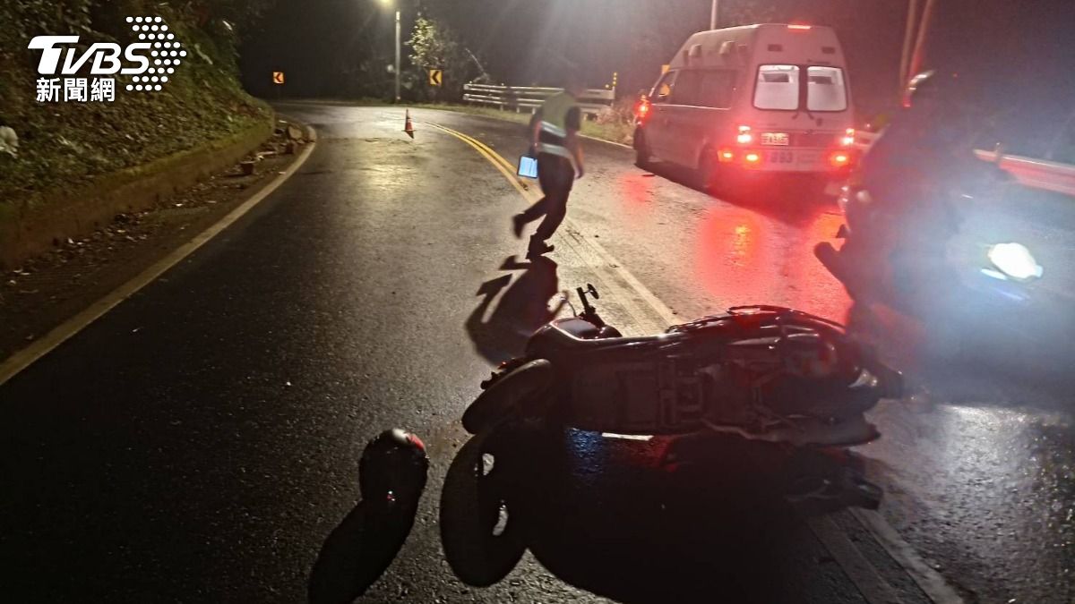 驚險!北宜公路下「落石雨」 她行進間被打中左肩骨折慘摔