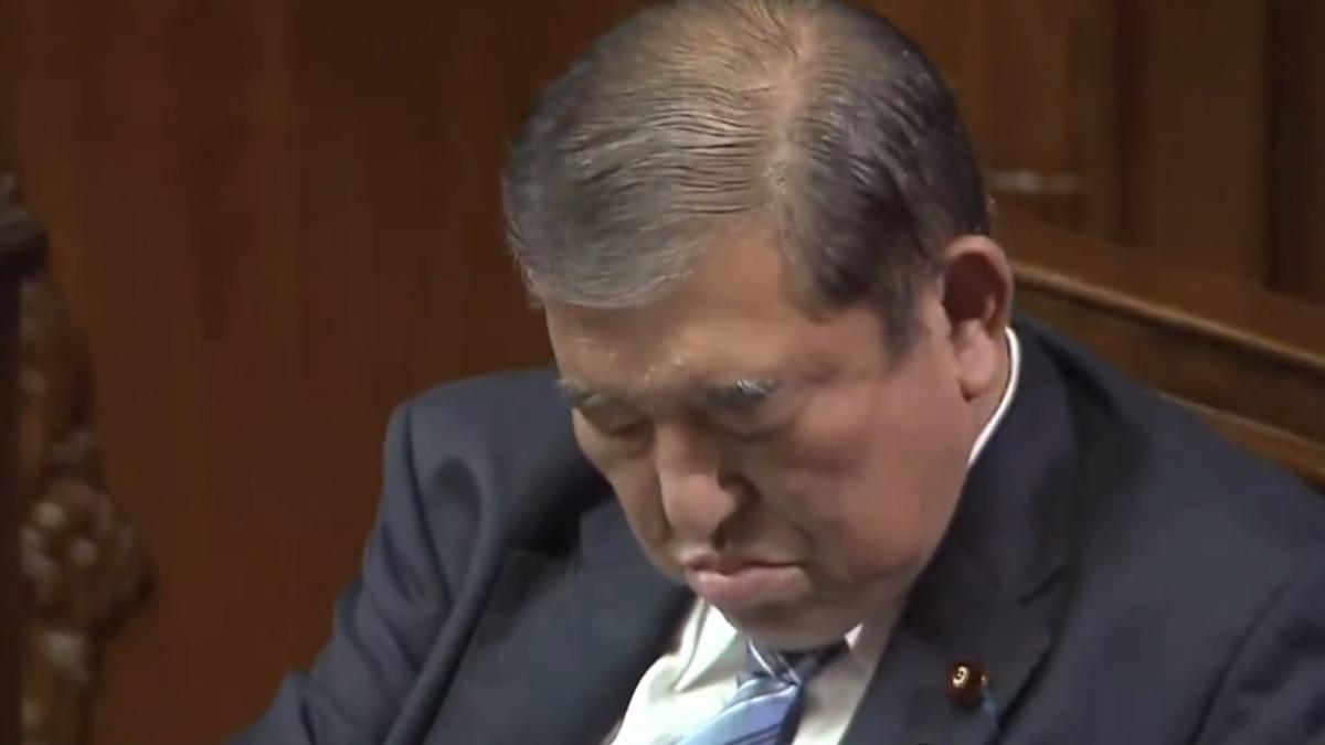 石破茂首相大選日睡翻頻打盹!閣員傻眼 他曝「全因吃了1物」