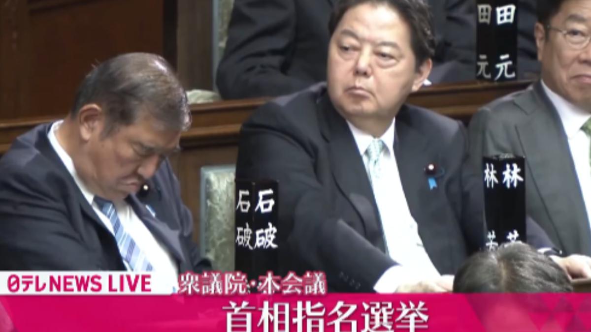 林芳正發現石破茂睡著,卻沒有叫醒他。(圖/翻攝自NNN YouTube)