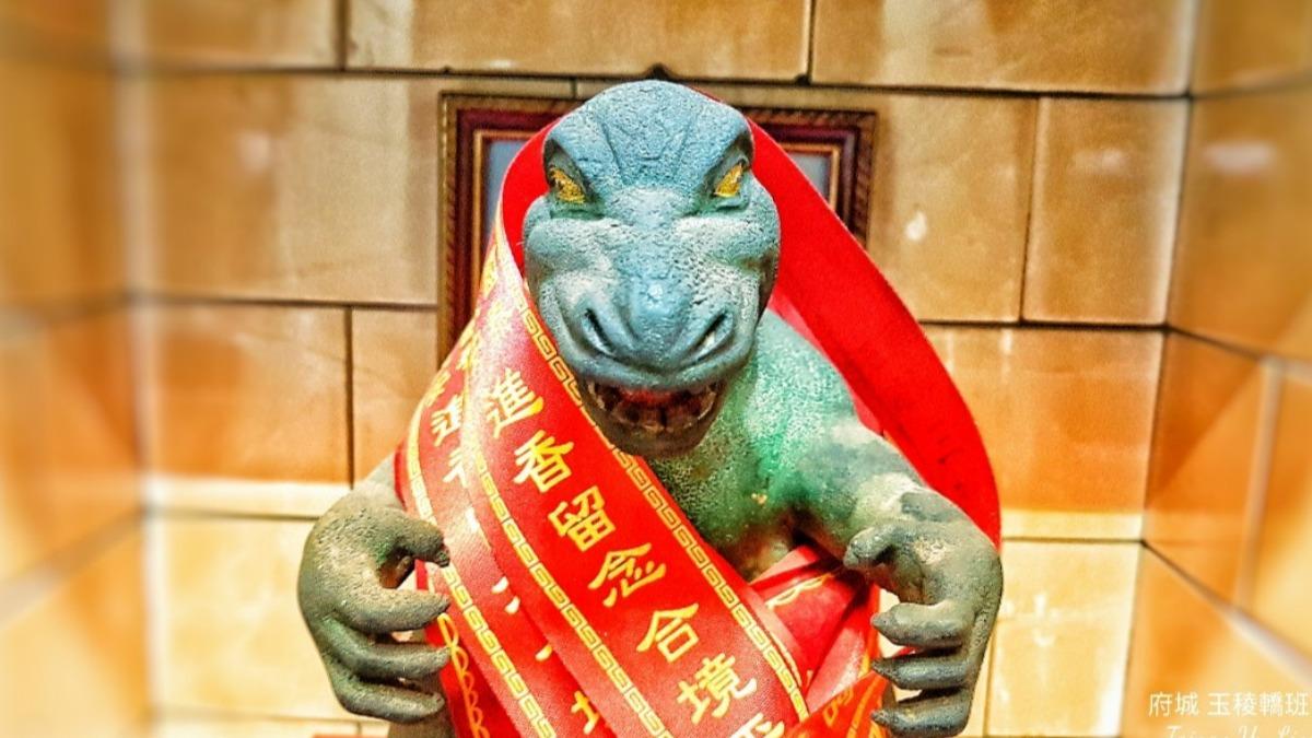 全台唯一的「恐龍大將軍」神像損毀的相當嚴重。(圖/翻攝自府城 聖云會臉書)