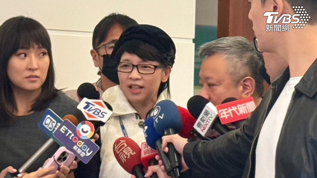 璩美鳳今與聯電榮譽副董宣明智的兒子宣昶有一同現身受訪。(圖/劉庭宇攝)