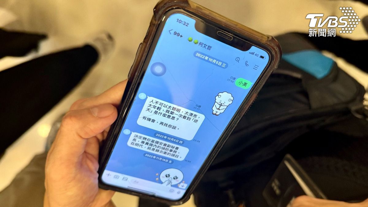 璩美鳳今(12)日現身曝光LINE對話截圖,還原事件經過。(圖/劉庭宇攝)