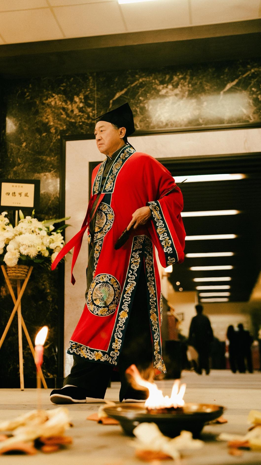 金獎得主許冠文為戲特地學習破地獄儀式。(圖/華映提供)