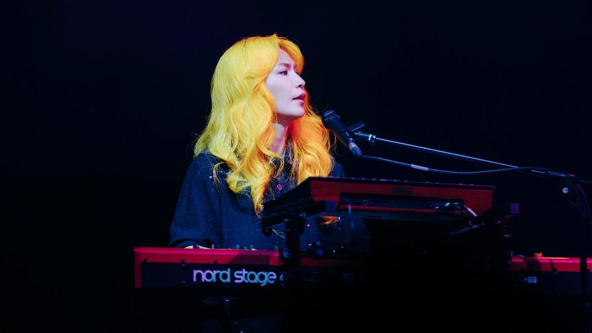 Tizzy Bac將演唱會打造成股東大會,主唱惠婷則是營運長身分。(圖/相信音樂提供)