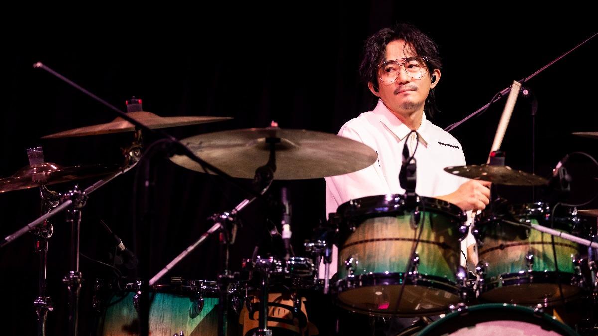 鼓手前源搖身Tizzy Bac執行長。(圖/相信音樂提供)