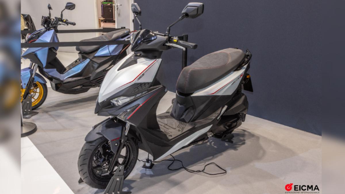 RTS R 165搭載全新的165c.c.水冷ISG智慧賦能油電引擎,綜效馬力高達16.8ps。(圖/EICMA)