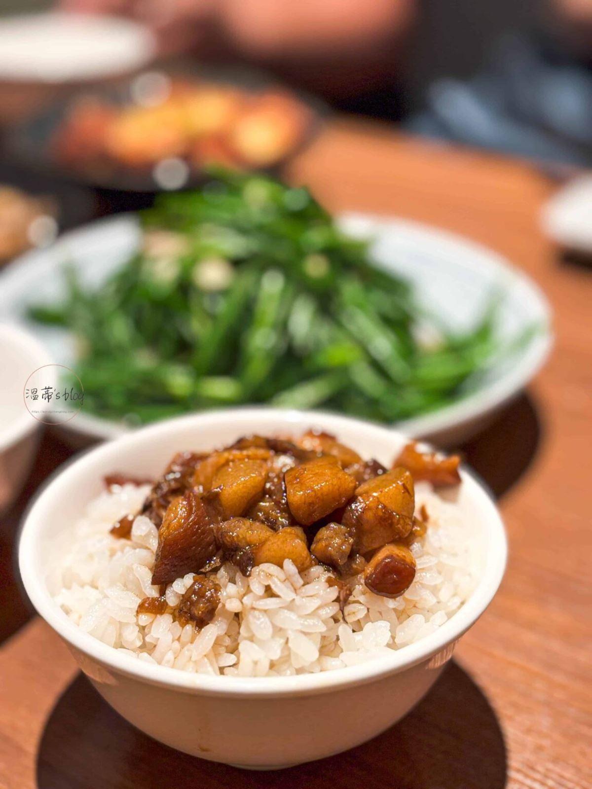 「冠軍滷肉飯」(30元)入口完全不油膩,而且給的醬汁也非常剛好,不會過鹹。(圖/溫蒂‘s blog)