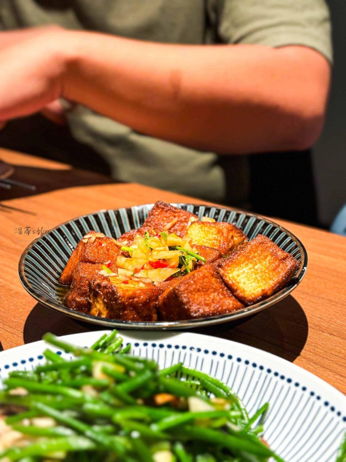 「老皮嫩肉」(180元)外皮酥脆、不會過厚,一口咬下就吃到裡面滑嫩的豆腐。(圖/溫蒂‘s blog)