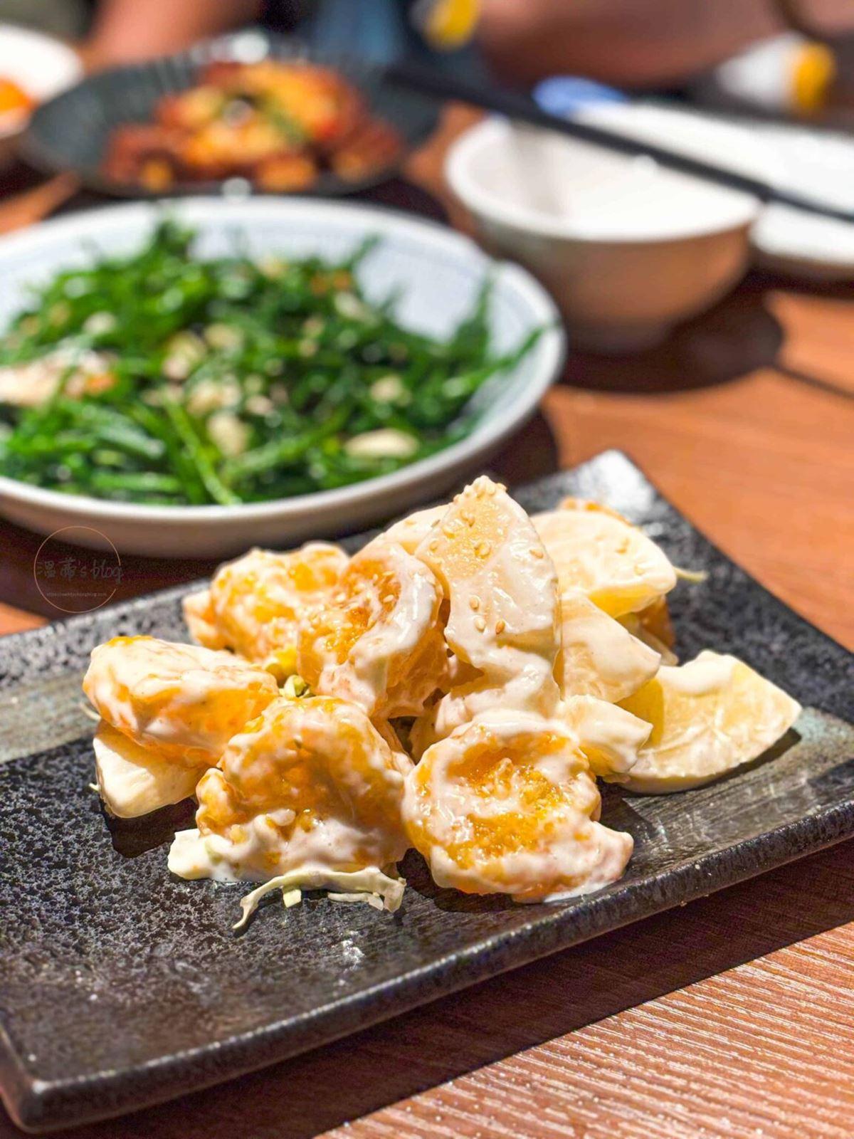「鳳梨蝦球」(240元)蝦子沒有裹著厚厚的粉,吃起來也一樣很酥脆,口感還不錯。(圖/溫蒂‘s blog)