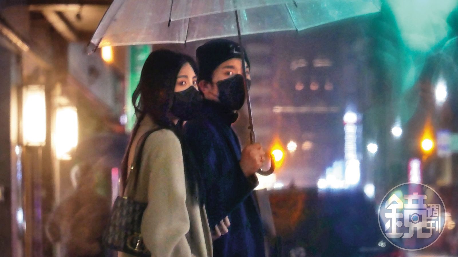 畢書盡（右）與交往不到一年的「H小姐」（左）結婚，兩人育有一女。（圖／鏡週刊）