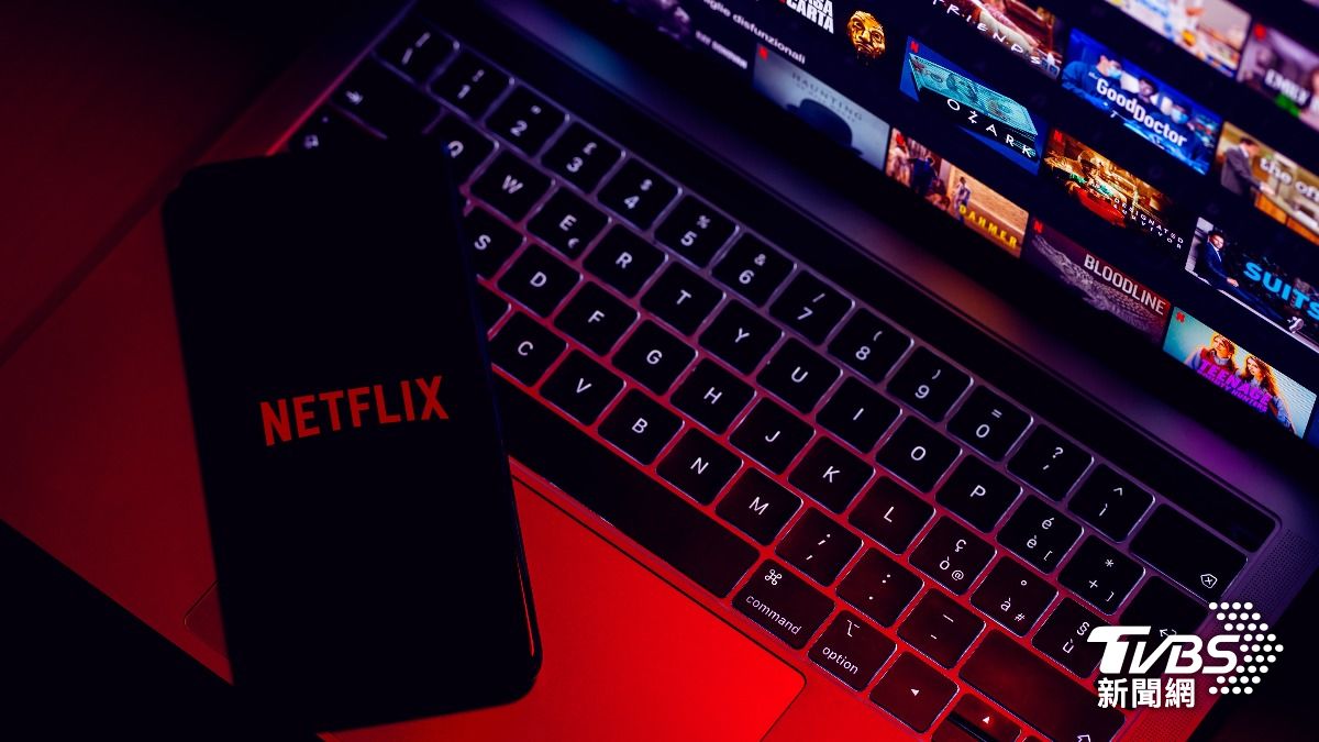 Netflix從2022年開始祭出一系列重大改變,包括打擊共享帳號、推出較低價格方案等。(示意圖/達志影像shutterstock)