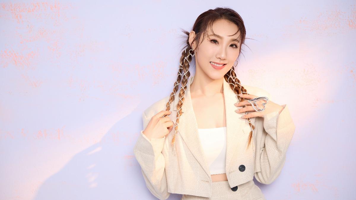 16蹲不夠看!豬哥亮愛女挑戰原地100跳 無法走路舊疾險復發