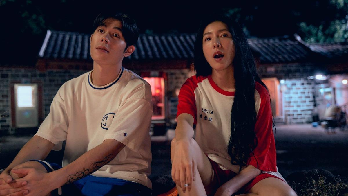 楊謹華(右)、詹懷雲大談姐弟戀。(圖/Netflix提供)