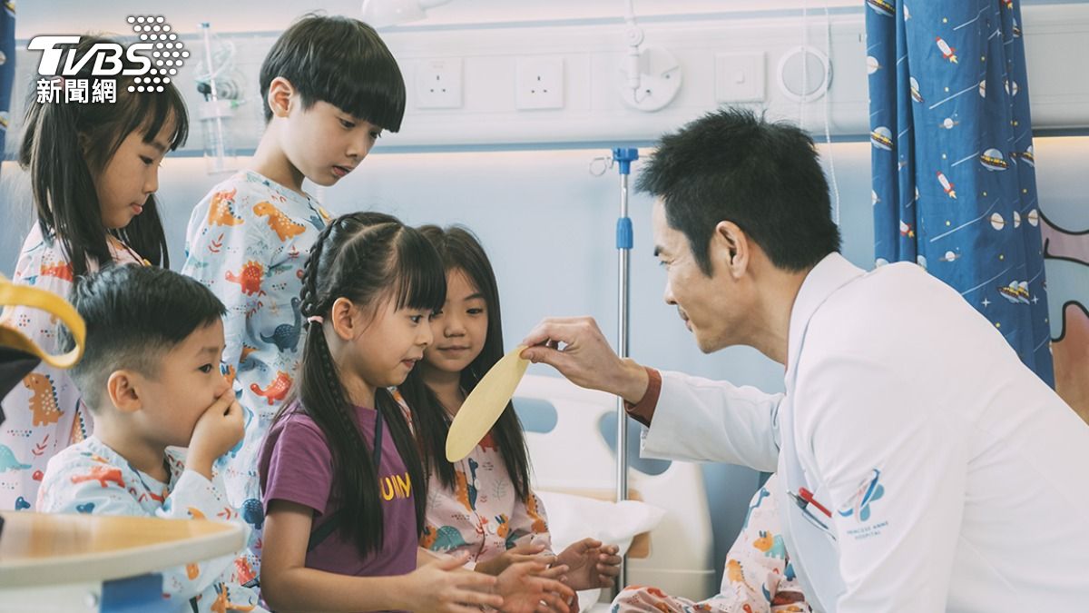 《星空下的仁醫》將生命的悲歡離合權勢的完美。（圖／TVBS）