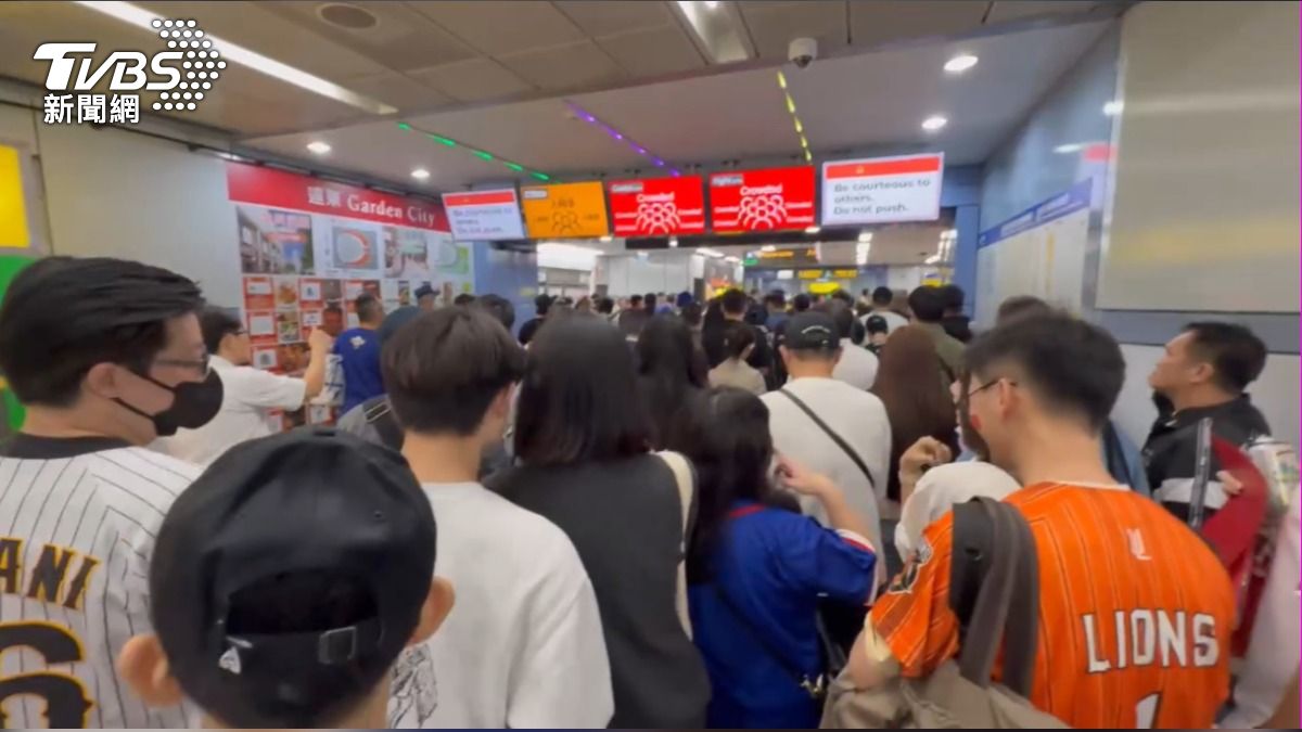 12強棒球賽台韓大戰,湧入3萬4528名球迷進場觀看。(圖/TVBS)
