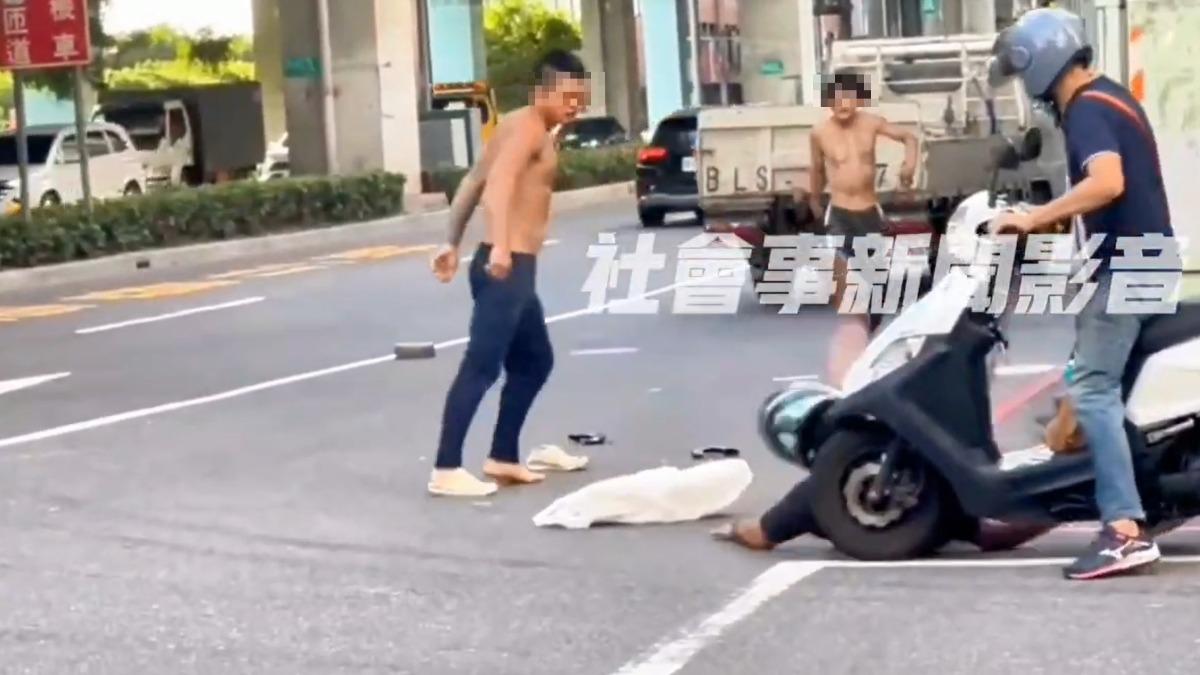 只是對到眼!中和半裸刺青猴以為「被挑釁」 當街狂扁騎士