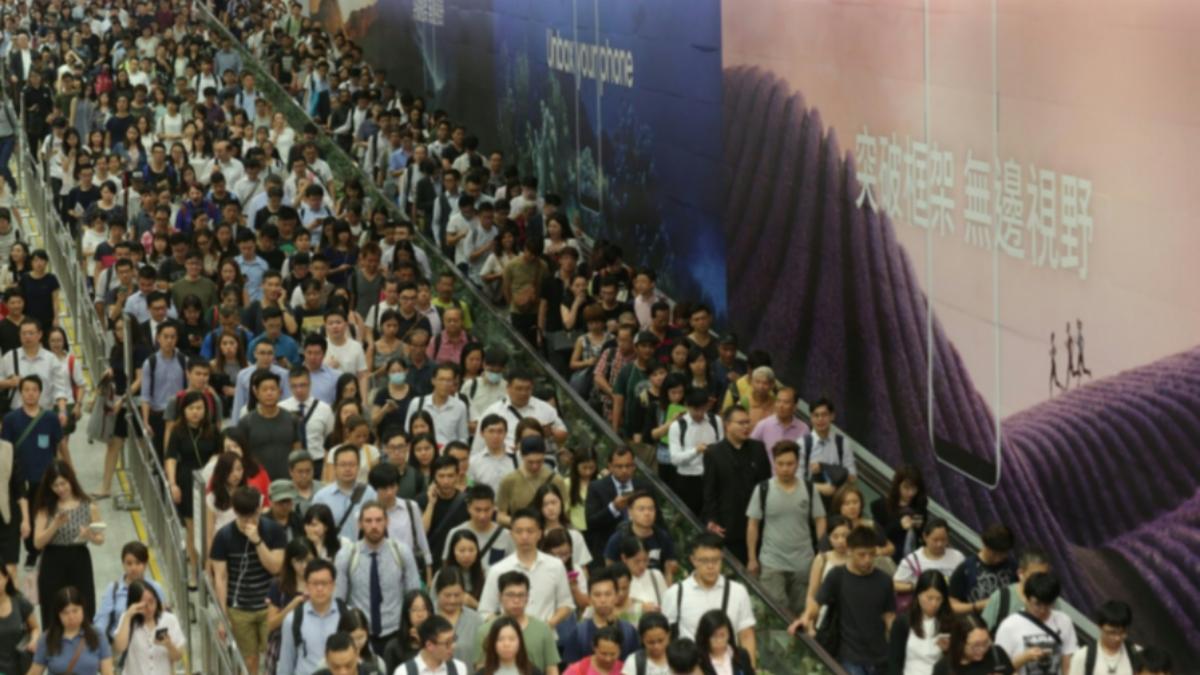 香港颱風假只放半天！網湧天文台臉書罵爆：耍全香港上班族