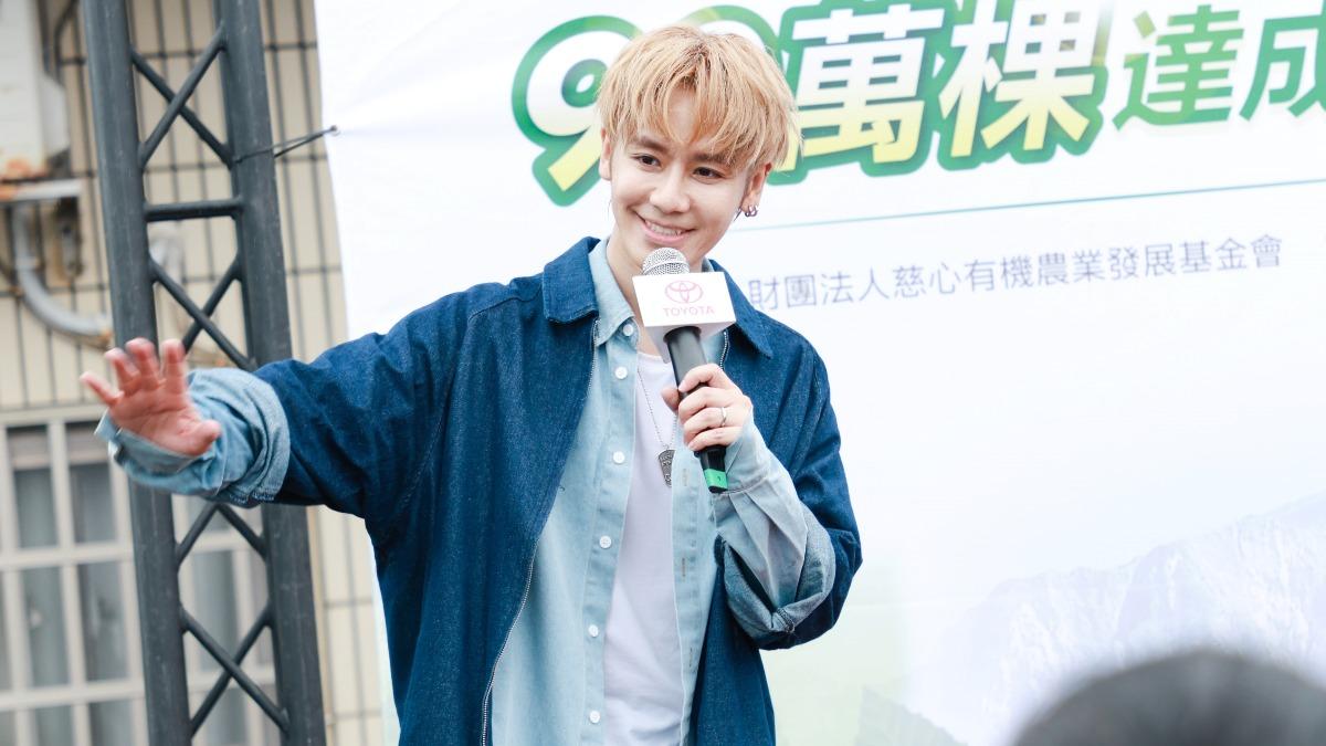 鼓鼓植樹做公益「心繫阿茲海默症母」 種超暖紀念樹:我的就是她的