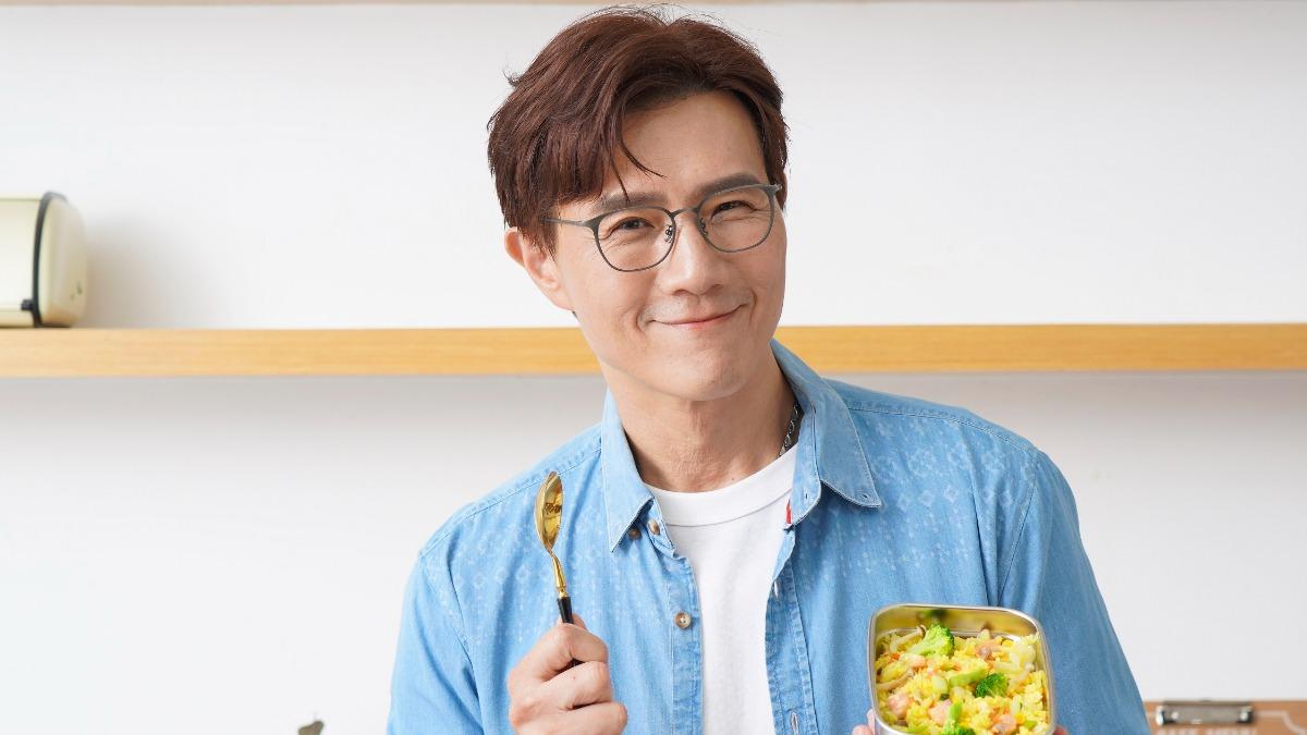 蔣偉文抱兒痛哭!不捨他罹怪病受苦「狂抓流血」 送餐一年才好轉
