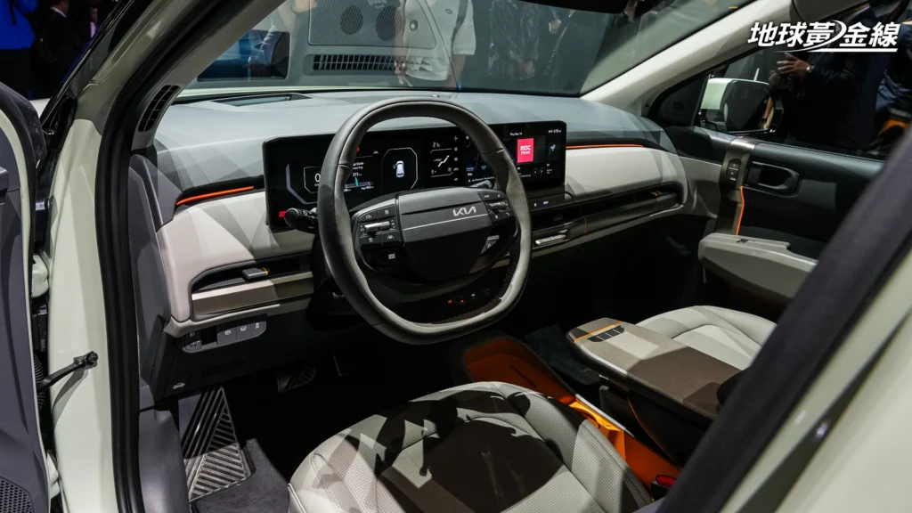 EV3具有高度數位化座艙佈局。(圖/陳奕宏攝)