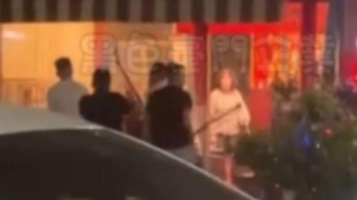 嘉義宮廟爆鬥毆!4黑衣男球棒猛砸 廟公「開槍連轟」反擊