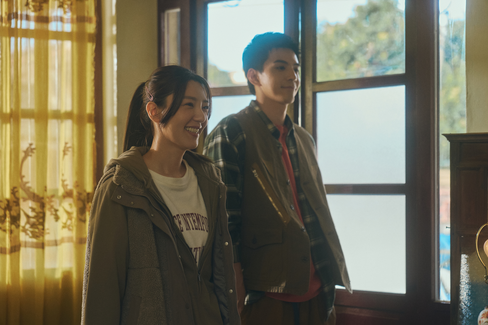 林柏叡(左)和郭雪芙飾演自幼一起長大的好友。(圖/大川大立提供)