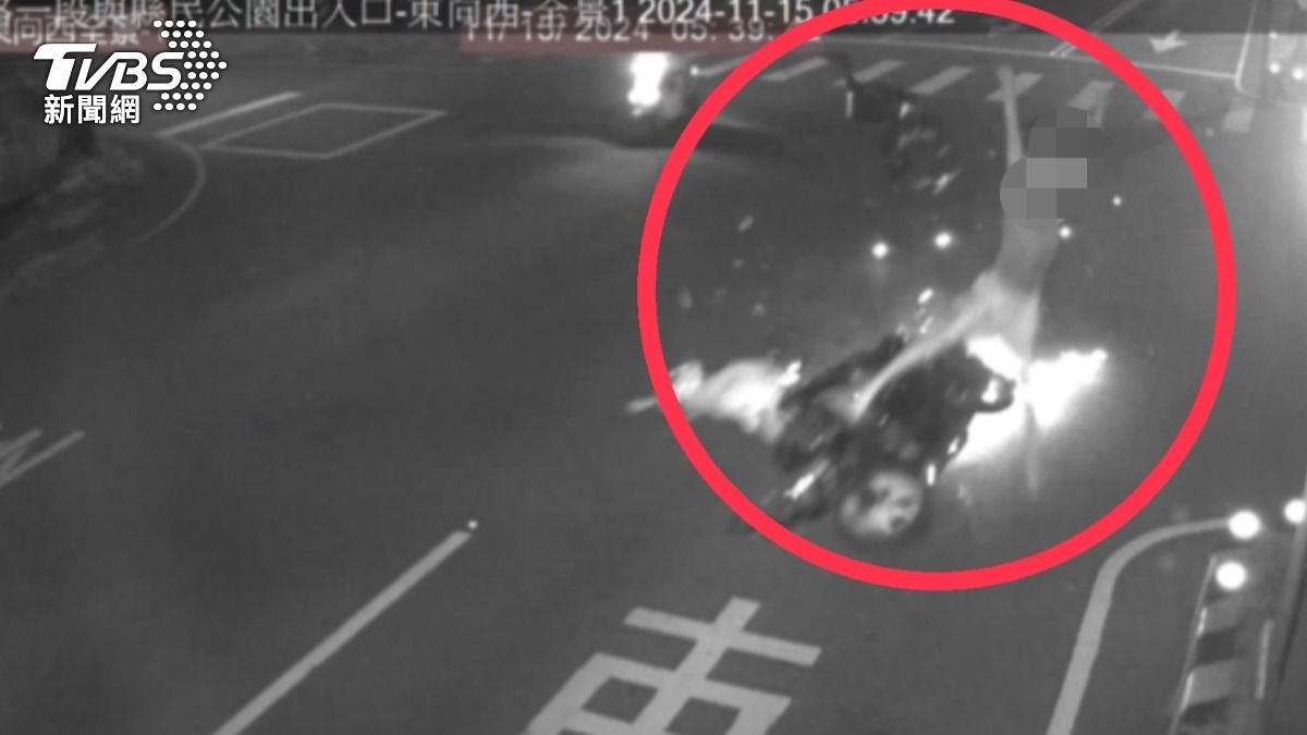 屏東嚴重車禍！行人過馬路「遭路殺」  恐怖撞飛瞬間曝