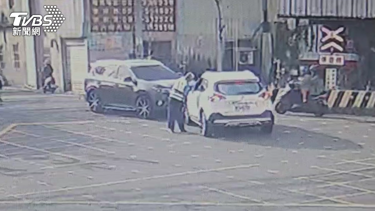 雲林版黑羊白羊!「切西瓜還嗆人」2車卡鐵軌 下秒火車來結局曝