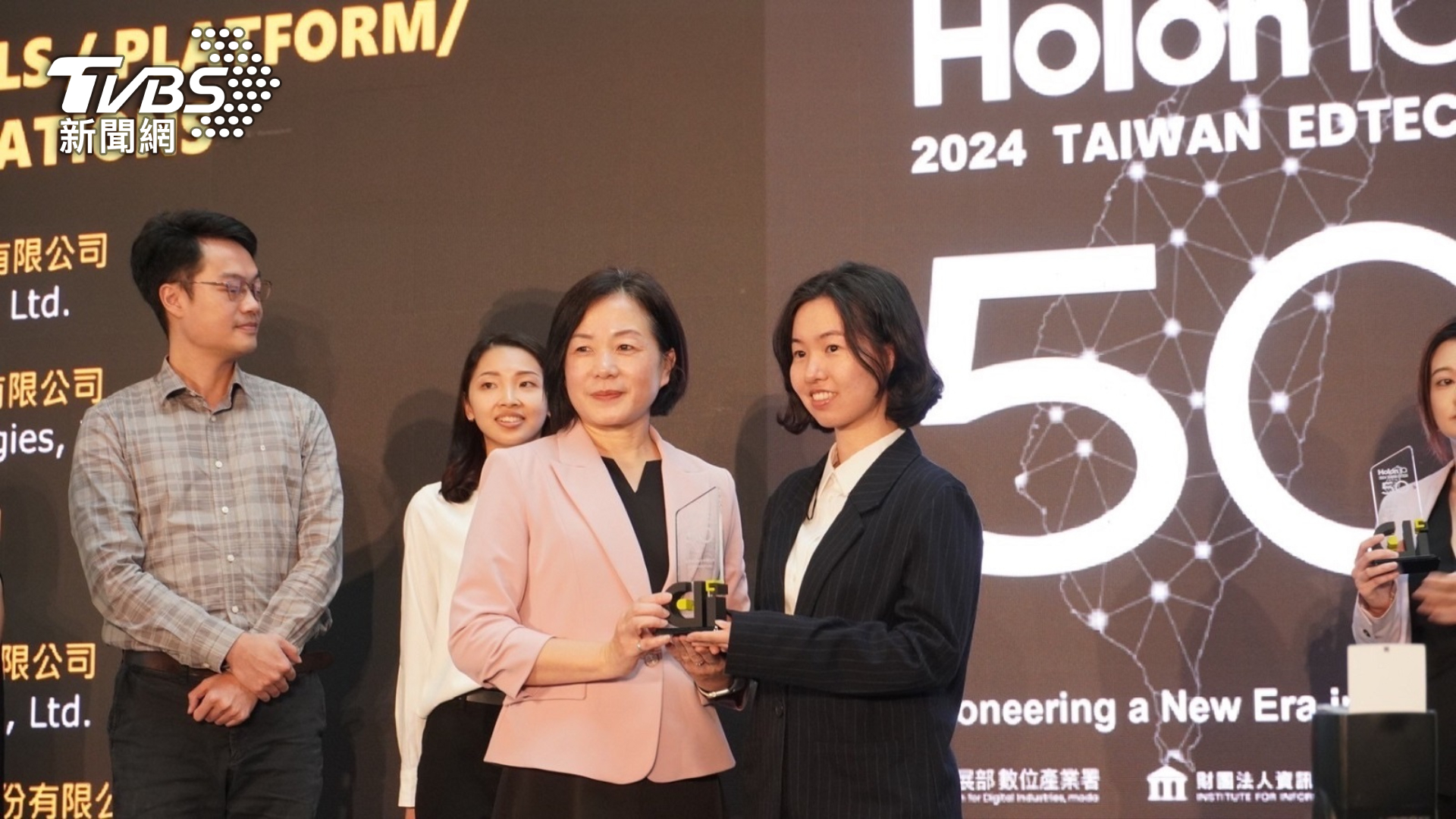 三度蟬聯!威盛靈活導入AI教學應用 再獲HolonIQ教育科技大獎