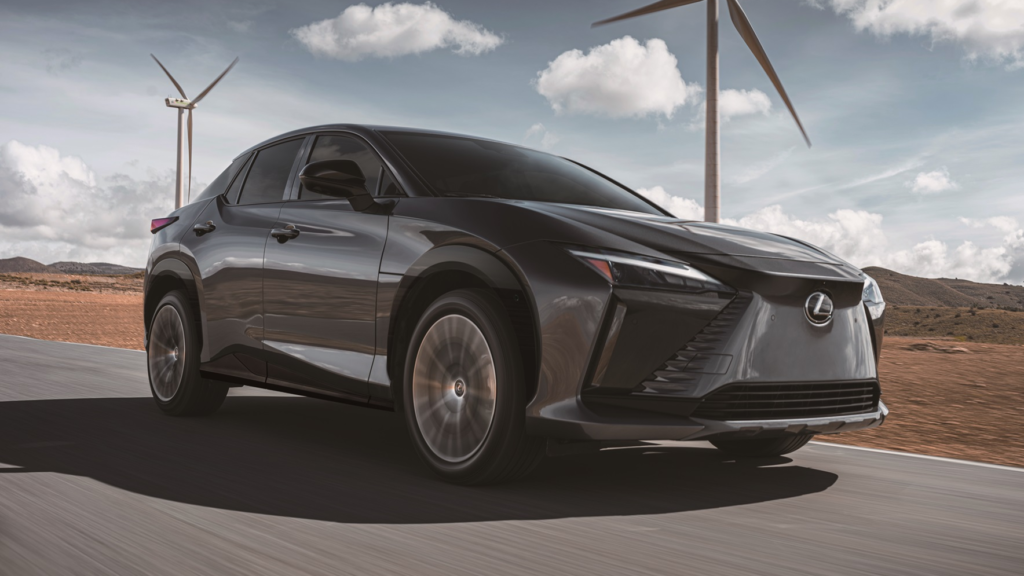 和泰汽車針對Lexus RZ 450e電動休旅祭出限量100輛大降49萬元,只要230萬元就能坐擁。(圖/Lexus提供)