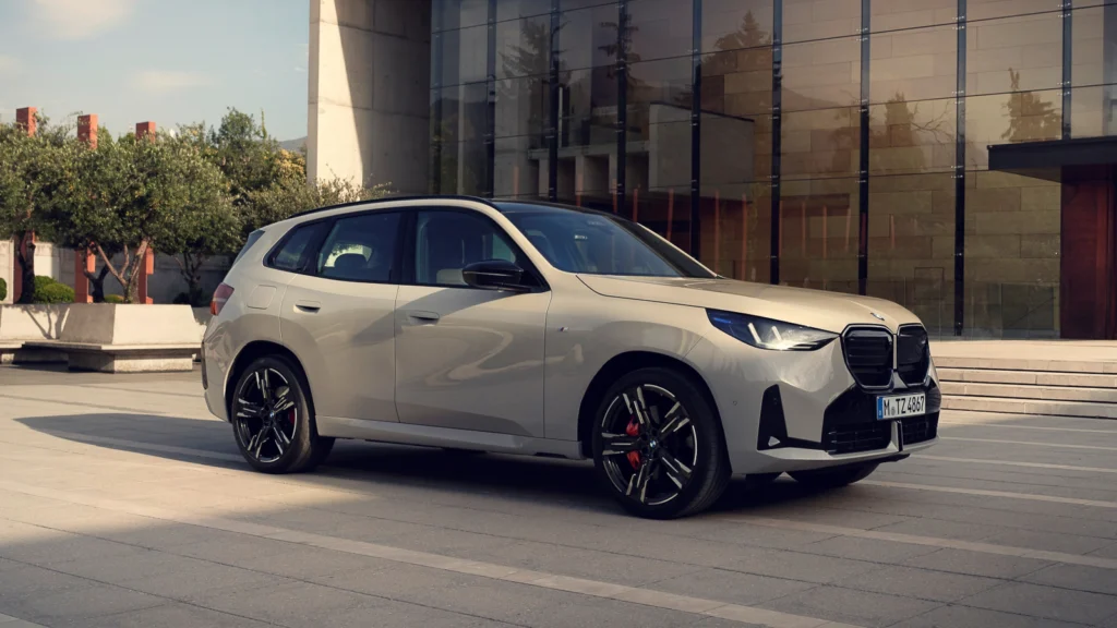 大改X3首波引進X3 20 xDrive M Sport與X3 M50 xDrive兩款車型。(圖/BMW提供)