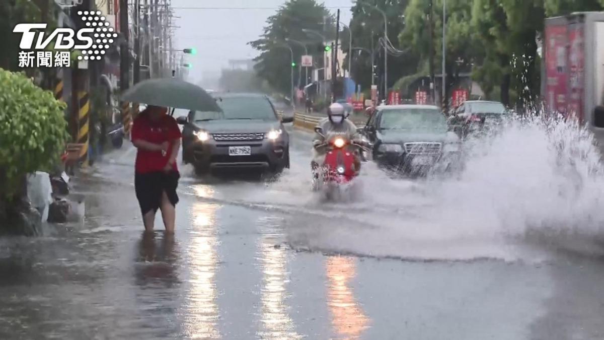 天氣/天兔颱風最後餘威!「南部炸豪雨」台南淹水了