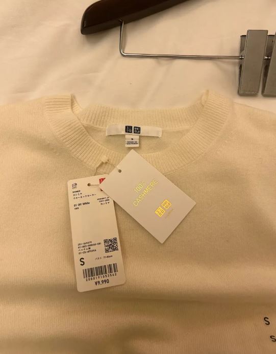 原PO隨手在日本UNIQLO買件毛衣,結果被網友大讚撿到寶。(圖/翻攝自Dcard)