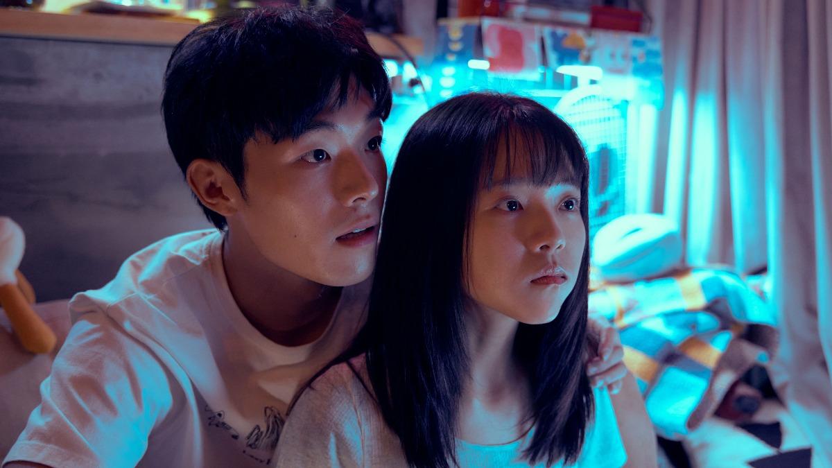 《影后》牧森(左)支持林廷憶夢想,被封暖陽系男友。(圖/Netflix提供)