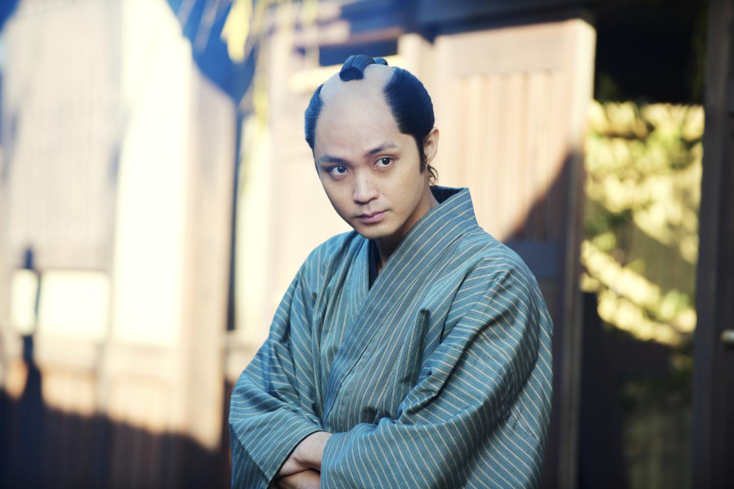 磯村勇斗為《八犬傳》減肥而身形暴瘦。（圖／原創娛樂提供）