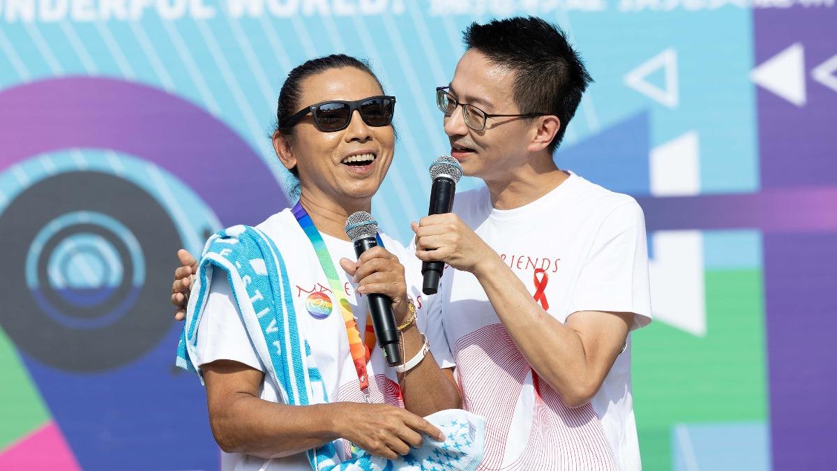 無懼四颱包夾!國民女婿羅一鈞開金嗓 郭子貼身擦汗暗藏心機
