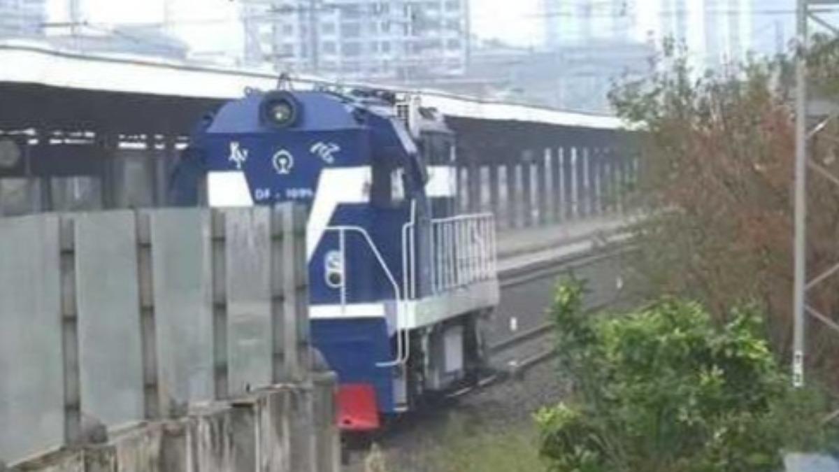 誤觸高壓電83%燙傷!陸童秒昏死 全身燃燒「摔下火車頭」