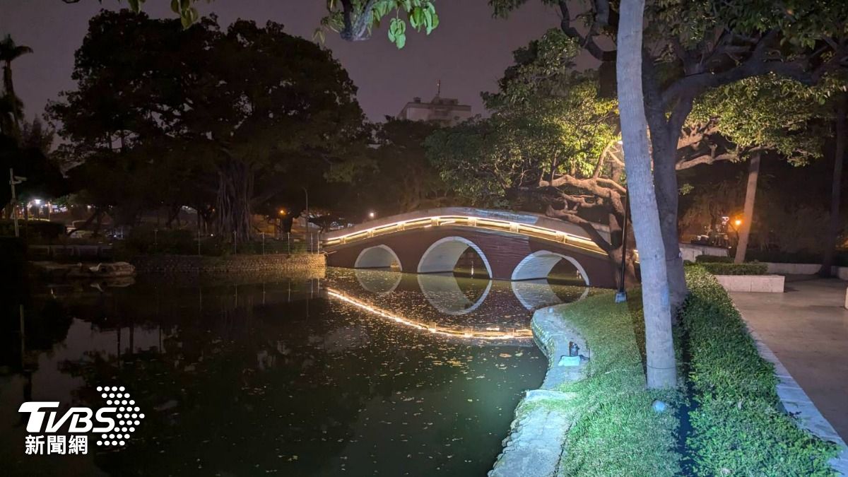 台中公園湖畔凌晨女子「墜湖」警消到場急找人 送醫不治