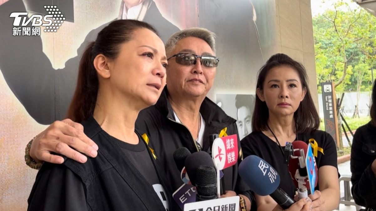 石英「螢幕老婆」崩潰了! 高欣欣在靈堂噴淚:怎麼沒有等我