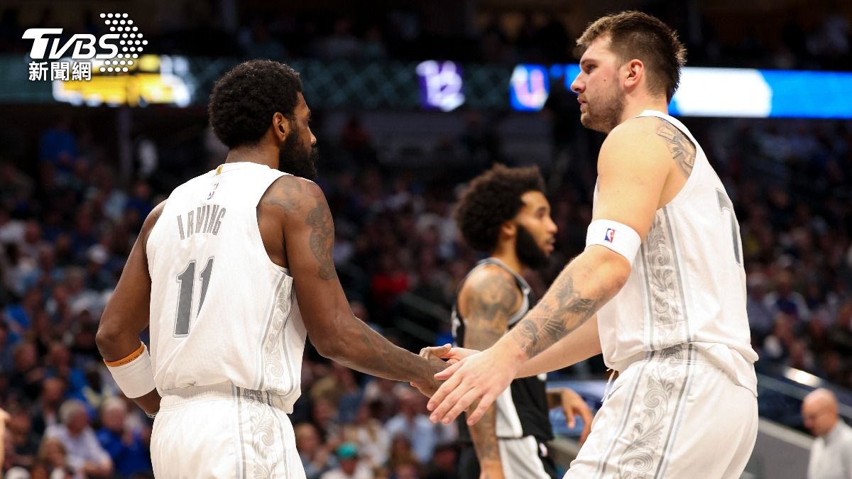 NBA/獨行俠三節一波流!唐西奇笑砍16分 拿馬刺祭旗止連敗