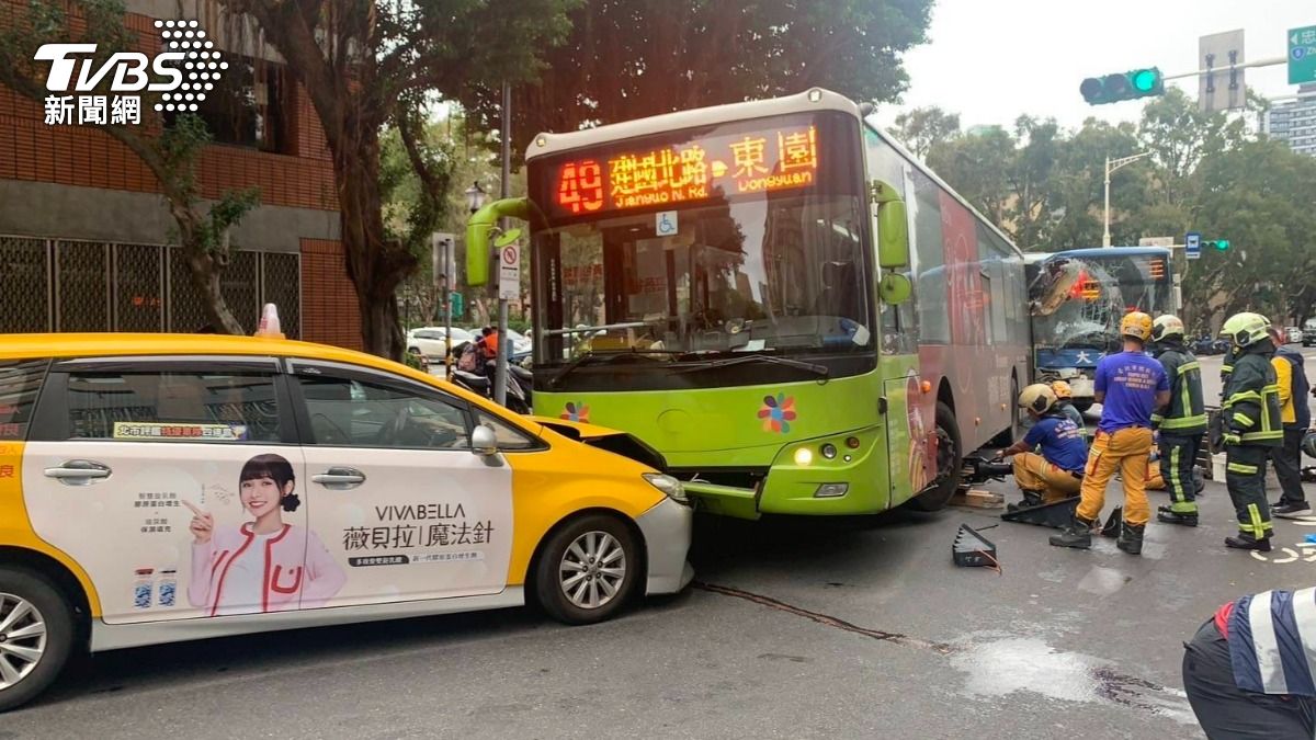遊台最後1天出事!泰籍遊客搭北市公車衰捲追撞 7人輕傷