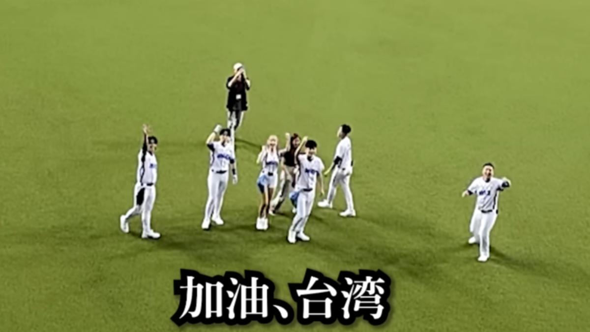 B-モレル朝著球場上的啦啦隊喊:「台灣加油!」(圖/翻攝自B-モレルYouTube)