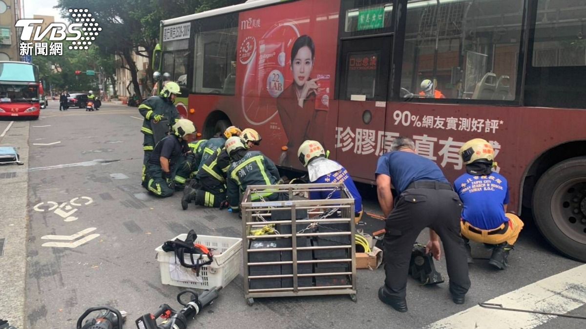 路口追撞公車釀死傷!肇事女運將資歷不滿1年 案發後嚇到失憶