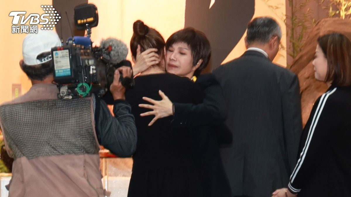 石英人生謝幕!唐美雲哽咽告別 方馨淚喊「來世再當一家人」
